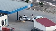 Captura de pantalla del momento de la detención en una gasolinera