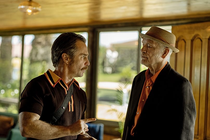 Searchlight Pictures tarafından yayımlanan bu görselde, Sam Rockwell (solda) ve John Malkovich, "Wild Horse Nine" filminden bir sahnede.