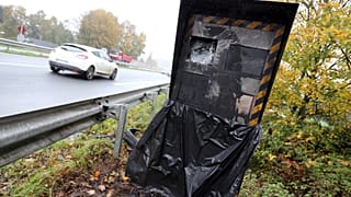 ARCHIVO: Foto de un radar vandalizado en Francia en 2013 durante unas protestas