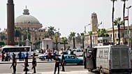 الشرطة المصرية خارج جامعة القاهرة
