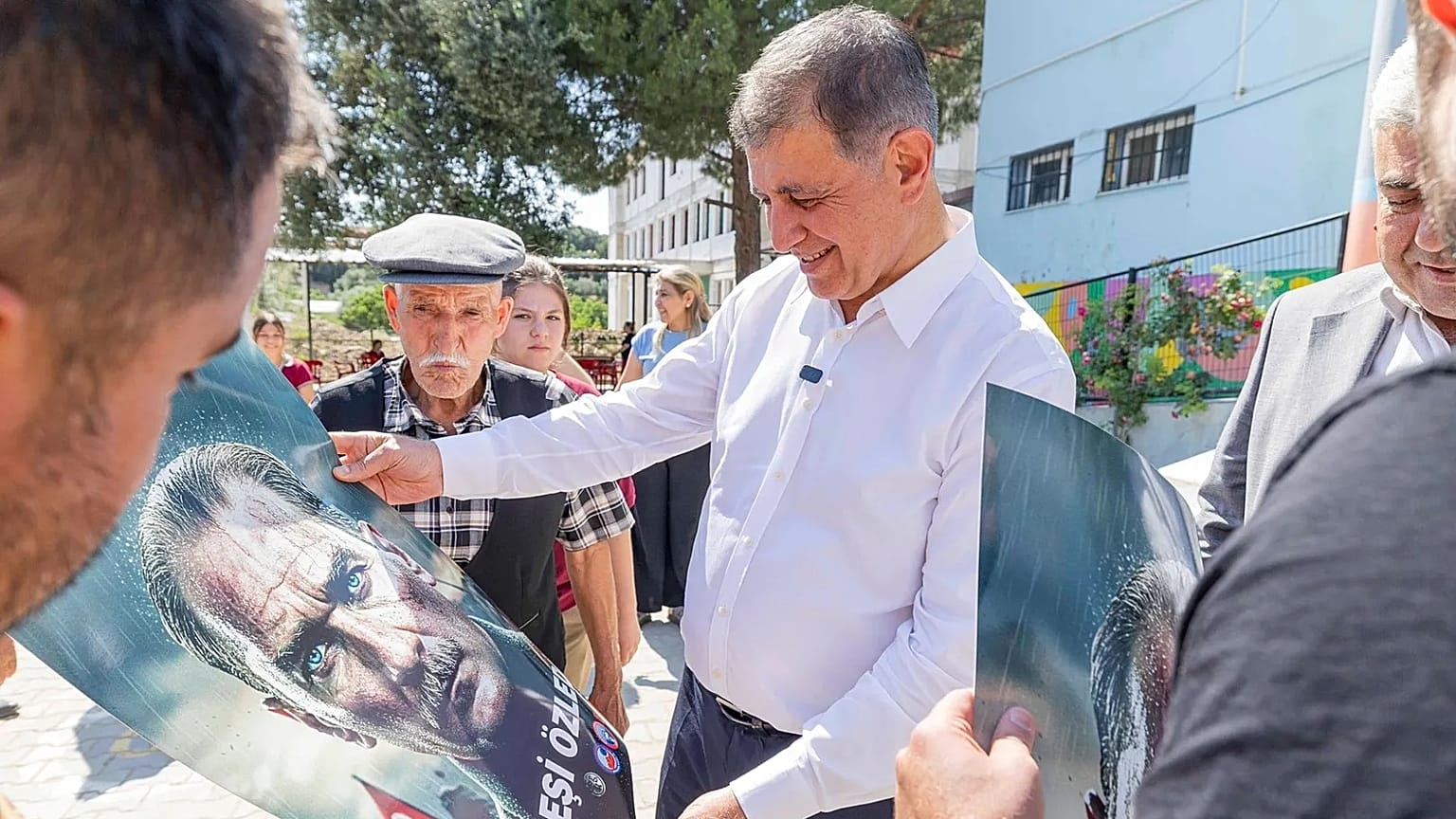 Cemil Tugay, Suludere, Karaburç ve Yukarıburç köyleri ziyaretinde.