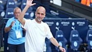 Foto de archivo. Pep Guardiola, saluda a la afición tras el último partido con el Manchester City, el domingo 24 de mayo de 2026.