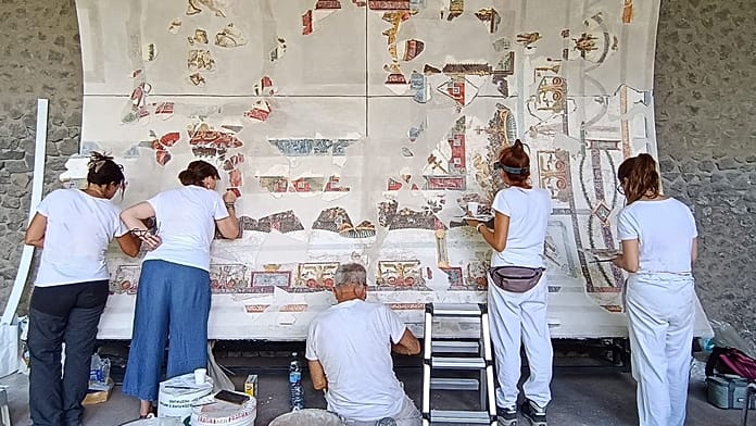 Pompeii unveils reconstructed frescoed banquet hall ceiling, as restoration continues Archaeologists determined that the main theme of the work was of Dionysus and Ariadne, whose union is one of the best-known Greek myths.