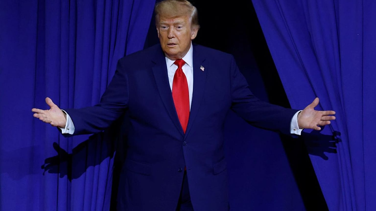 الرئيس الأميركي دونالد ترامب يصل لإلقاء كلمة في تجمع حاشد بمدرسة "ويلر" الثانوية في ماريتا بولاية جورجيا، يوم الأربعاء 22 يوليو 2026. 