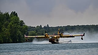 Avión Canadair contra incendios, imagen de archivo