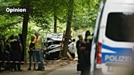 Polizei-Ermittler neben dem Lieferwagen der gestern Abend beim Berliner CSD in die Menge gerast ist (AP Photo/Markus Schreiber)