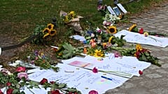En el borde del lugar del crimen se ha levantado un improvisado memorial, Berlín 26.07.2026