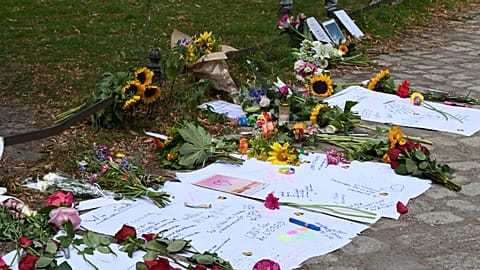 An improvised memorial has sprung up at the edge of the crime scene, Berlin, 26.07.2026.
