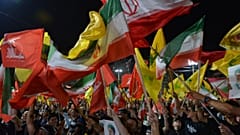 أنصار حزب الله يلوحون بأعلام الحزب والأعلام الإيرانية خلال تجمع في الضاحية الجنوبية لبيروت، لبنان، يوم الأربعاء 8 يوليو 2026