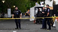 Polizia interviene per una sparatoria al Seattle Center durante il festival gastronomico Bite of Seattle, domenica 26 luglio 2026, a Seattle, Washington.