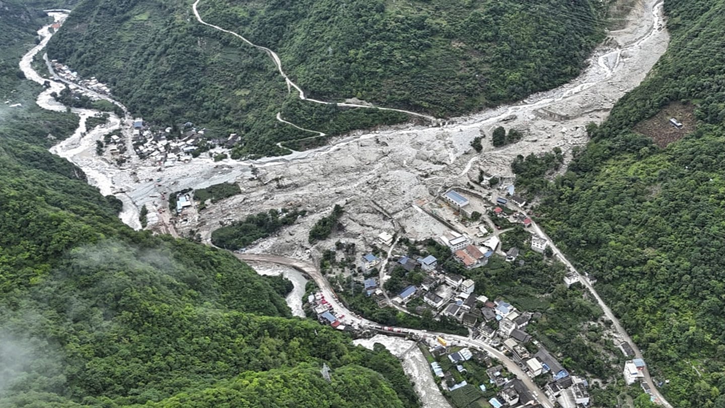 10 killed and nearly two dozen injured after flash floods hit tourist site in northwestern China