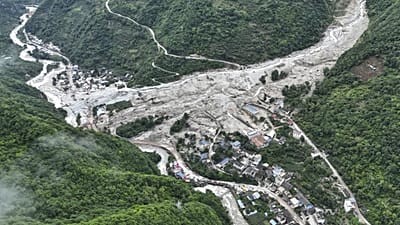 ARŞİV - Xinhua Haber Ajansı'nın yayımladığı bu hava fotoğrafında, 4 Ağustos 2024 Pazar günü Çin'in Sichuan eyaletindeki sel ve heyelanların etkisi görülüyor.