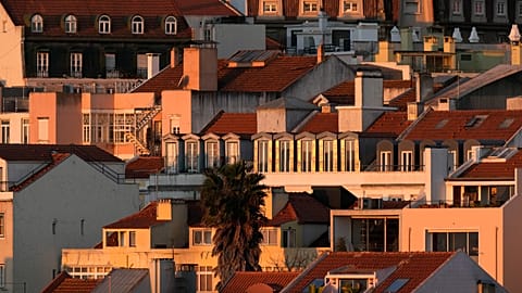 Buying a home costs an average of 430,500 euros. What is behind this figure?