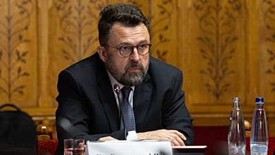 Sonnevend Pál alkotmányjogász, az ELTE tanszékvezető egyetemi tanára, a Tisza-frakció alkotmánybíró-jelöltje