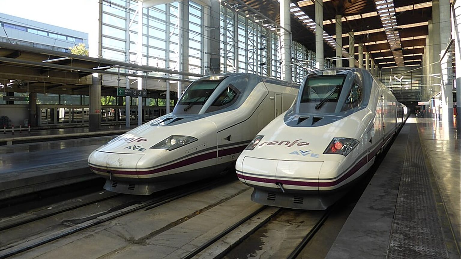 Interior de la estación de alta velocidad Madrid Puerta de Atocha.