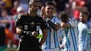 Enzo Fernández aplaude de manera irónica al árbitro de la final España-Argentina