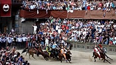 Primeira corrida moderna do Palio de Siena realizou-se em 1633.