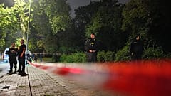Polizisten vor der Gartenlaube, in der Abdul B. erschossen wurde, Berlin-Spandau, 26. Juli 2026