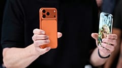 Los iPhone 17 Pro y iPhone Air se muestran durante la presentación de nuevos productos en Apple Park el martes, 9 de septiembre de 2025, en Cupertino, California.