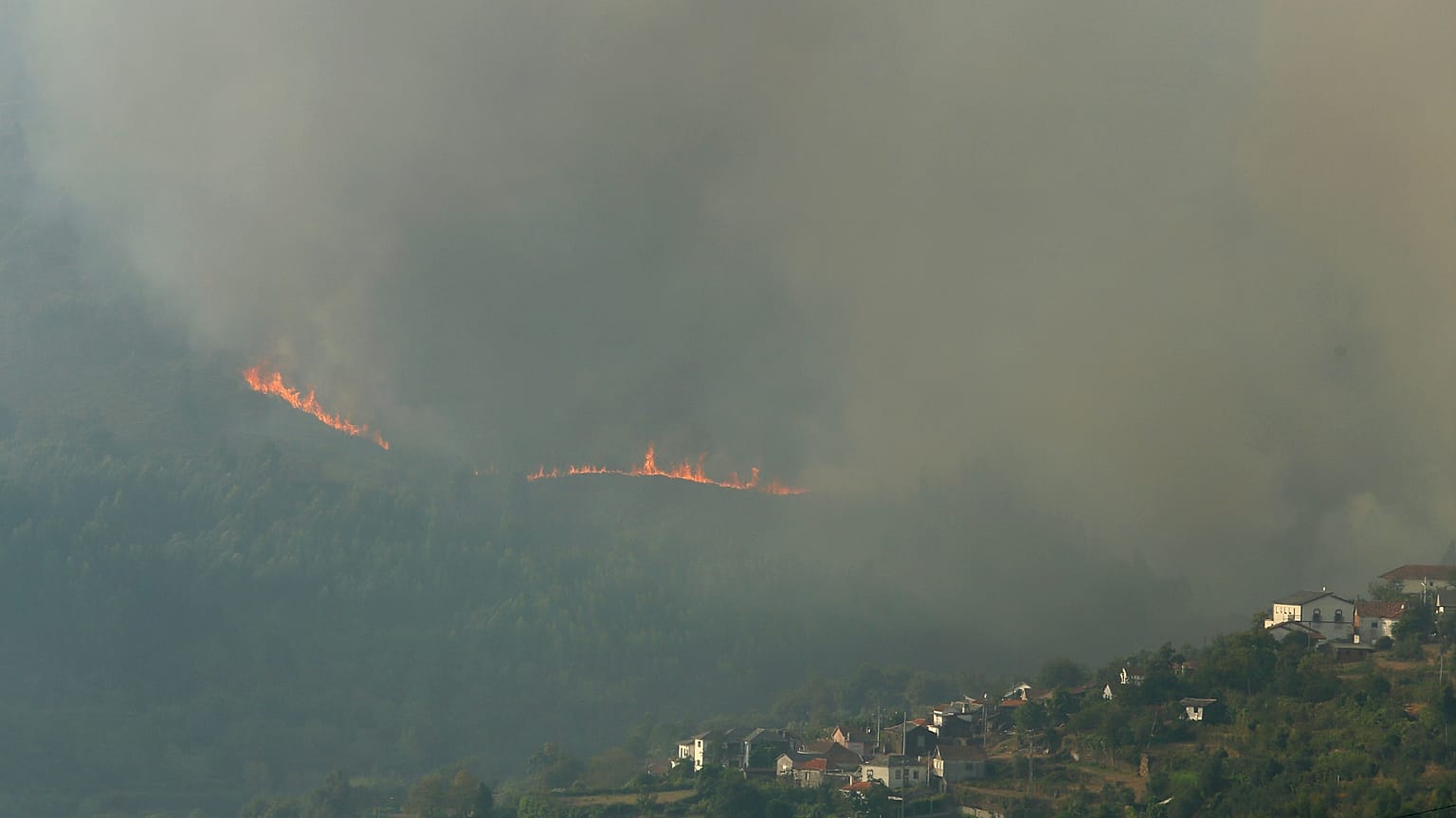 Incêndio nos arredores de Castro Daire, quinta-feira, 19 de setembro de 2024.