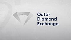 El logotipo de Qatar Diamond Exchange.