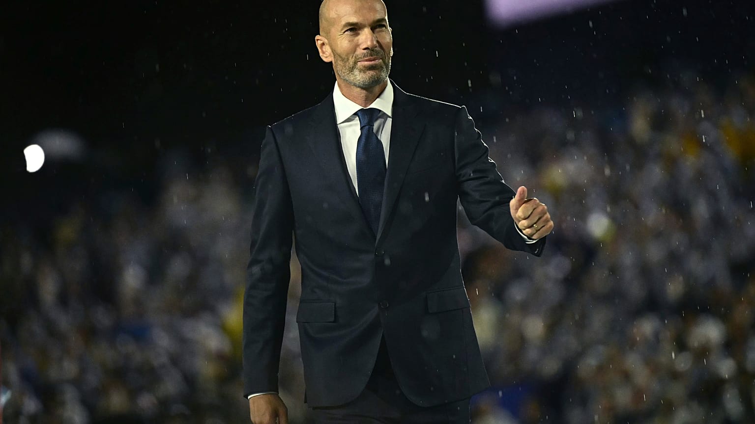 Zinedine Zidane prend la place de Didier Deschamps.