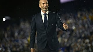 Zinedine Zidane prend la place de Didier Deschamps.