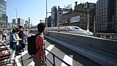 También se detiene el tren de alta velocidad en la zona del terremoto