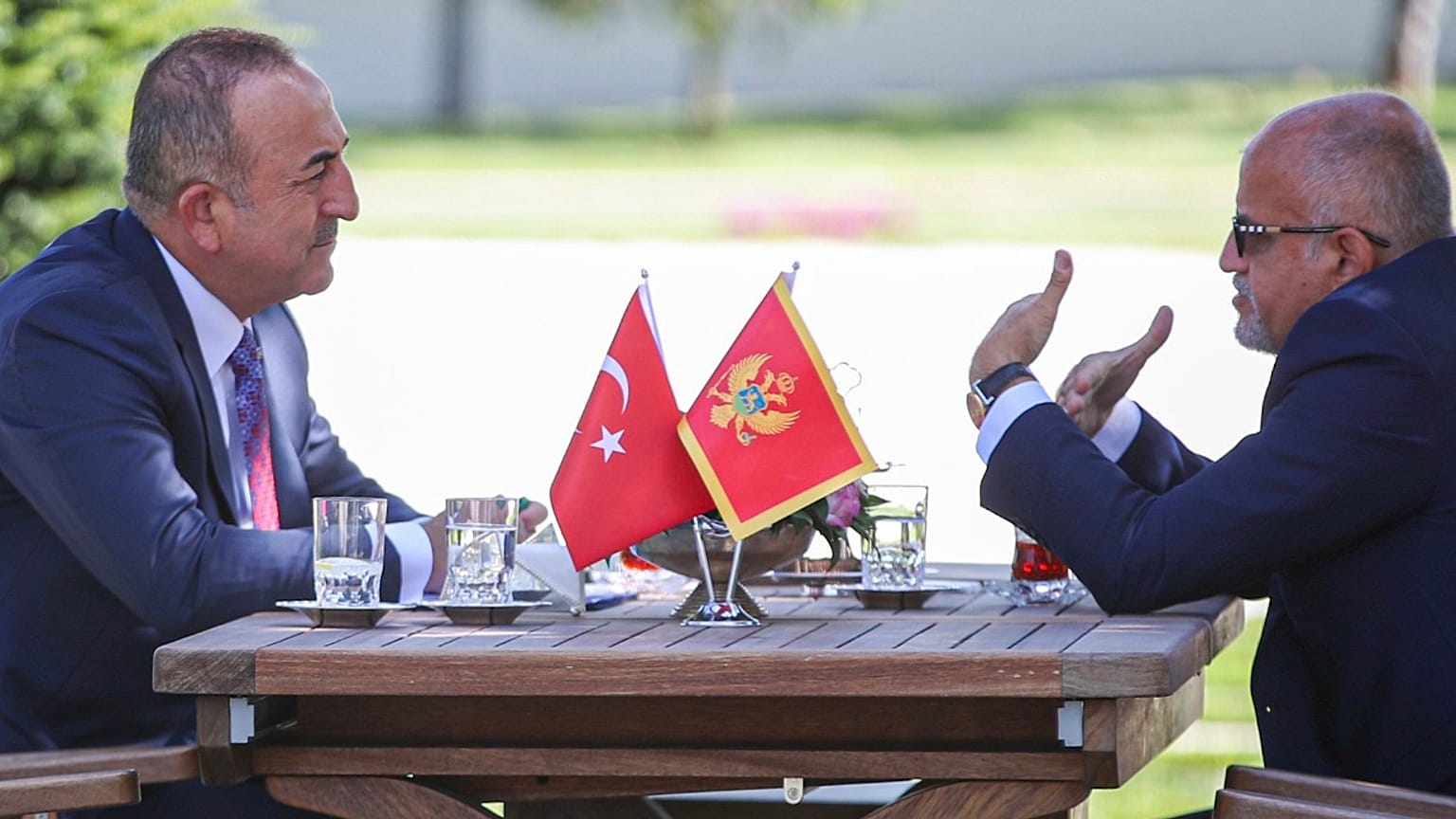 ARŞİV: Dönemin Dışişleri Bakanı Mevlüt Çavuşoğlu (solda) ile Karadağ Dışişleri Bakanı Srdjan Darmanovic, 10 Eylül 2019'da Ankara'da görüşüyor.