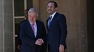 Le secrétaire général de l'ONU, António Guterres, en compagnie du président de la République de Chypre, Nikos Christodoulides