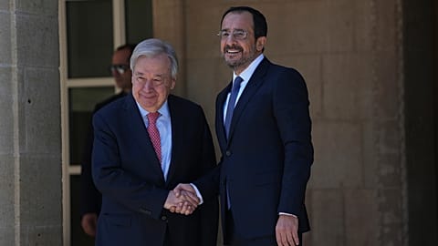 Le secrétaire général de l'ONU, António Guterres, en compagnie du président de la République de Chypre, Nikos Christodoulides