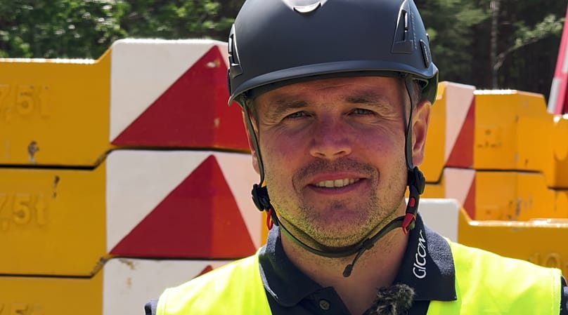 Auch Projektleiter Adam ist stolz auf seinen Weltrekord-Turm.