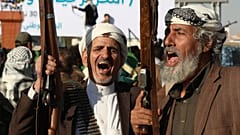 أنصار الحوثيين خلال احتفال في صنعاء بذكرى استقلال جنوب اليمن عن بريطانيا. 
