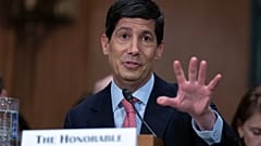 Archivo - Kevin Warsh, presidente de la Reserva Federal, declara ante el Comité Bancario, de Vivienda y Asuntos Urbanos del Senado en Washington D.C. el 15 de julio de 2026.