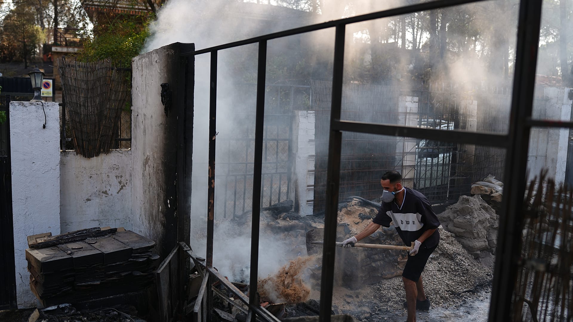Incendi in Spagna, oltre 200mila ettari devastati: Madrid chiede aiuto all'UE