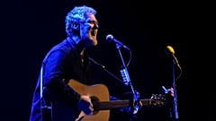 Músico e ator irlandês Glen Hansard, galardoado com um Óscar, morre aos 56 anos após acidente de moto