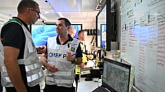 عناصر الإطفاء يضعون خططا لمواجهة الحرائق داخل مركز قيادة قرب كلاوي، الأربعاء 29 يوليو 2026.