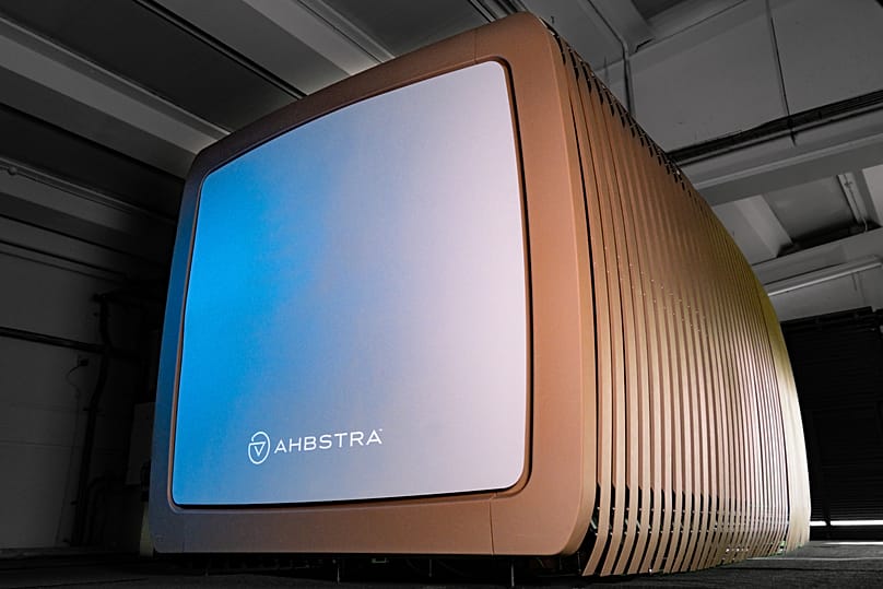 Ahbstra ARK foi apresentado em Barcelona em 30 de julho.