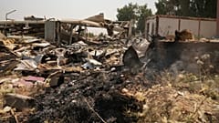 Estruturas danificadas no local de um ataque aéreo a uma base das Forças de Mobilização Popular em Mossul, Iraque, quarta-feira, 29 de julho de 2026