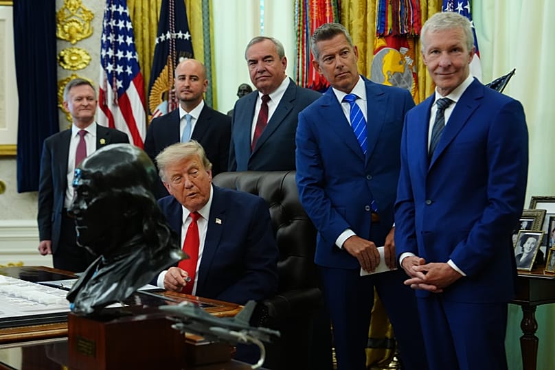 El presidente Donald Trump habla en el Despacho Oval de la Casa Blanca sobre la modernización del Aeropuerto Internacional de Dulles, el miércoles 29 de julio de 2026