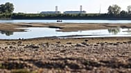 La central nuclear MVM Paks, que tuvo que cerrar su reactor tres por el nivel muy bajo del Danubio, se ve en Paks, Hungría, el miércoles 29 de julio de 2026.