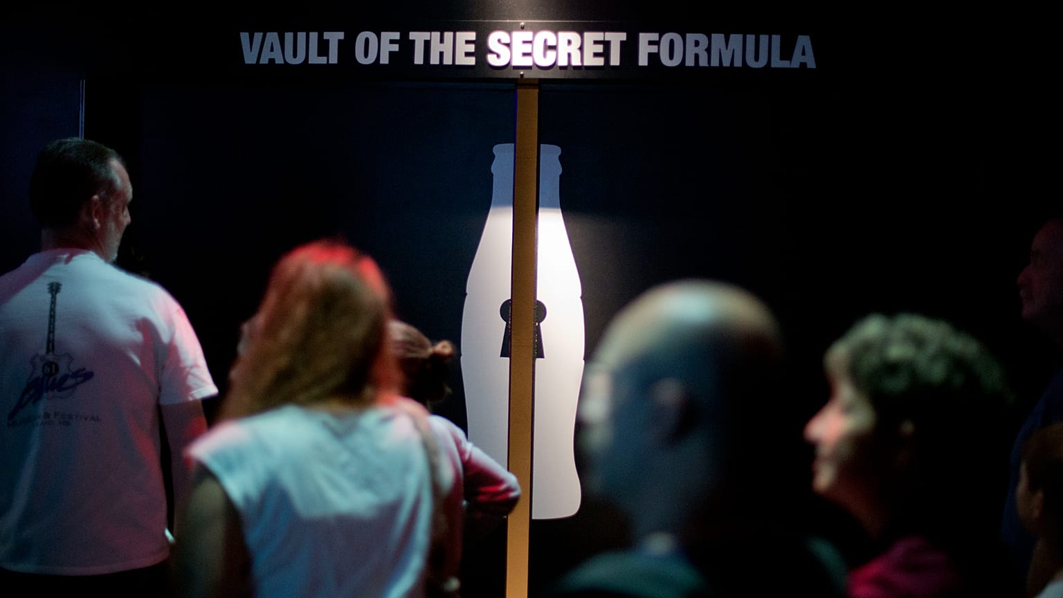 Puerta de la sala que guarda la receta secreta de la Coca Cola, en el museo mundial de la Coca Cola, en Atlanta