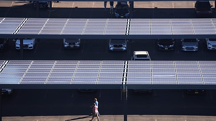 Europa resiste a parques solares que cortam €32 mil por ano nas faturas de eletricidade