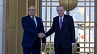 الرئيس التركي رجب طيب أردوغان يصافح نظيره اللبناني جوزاف عون قبيل اجتماعهما في القصر الرئاسي بالعاصمة التركية أنقرة، 30 تموز 2026.