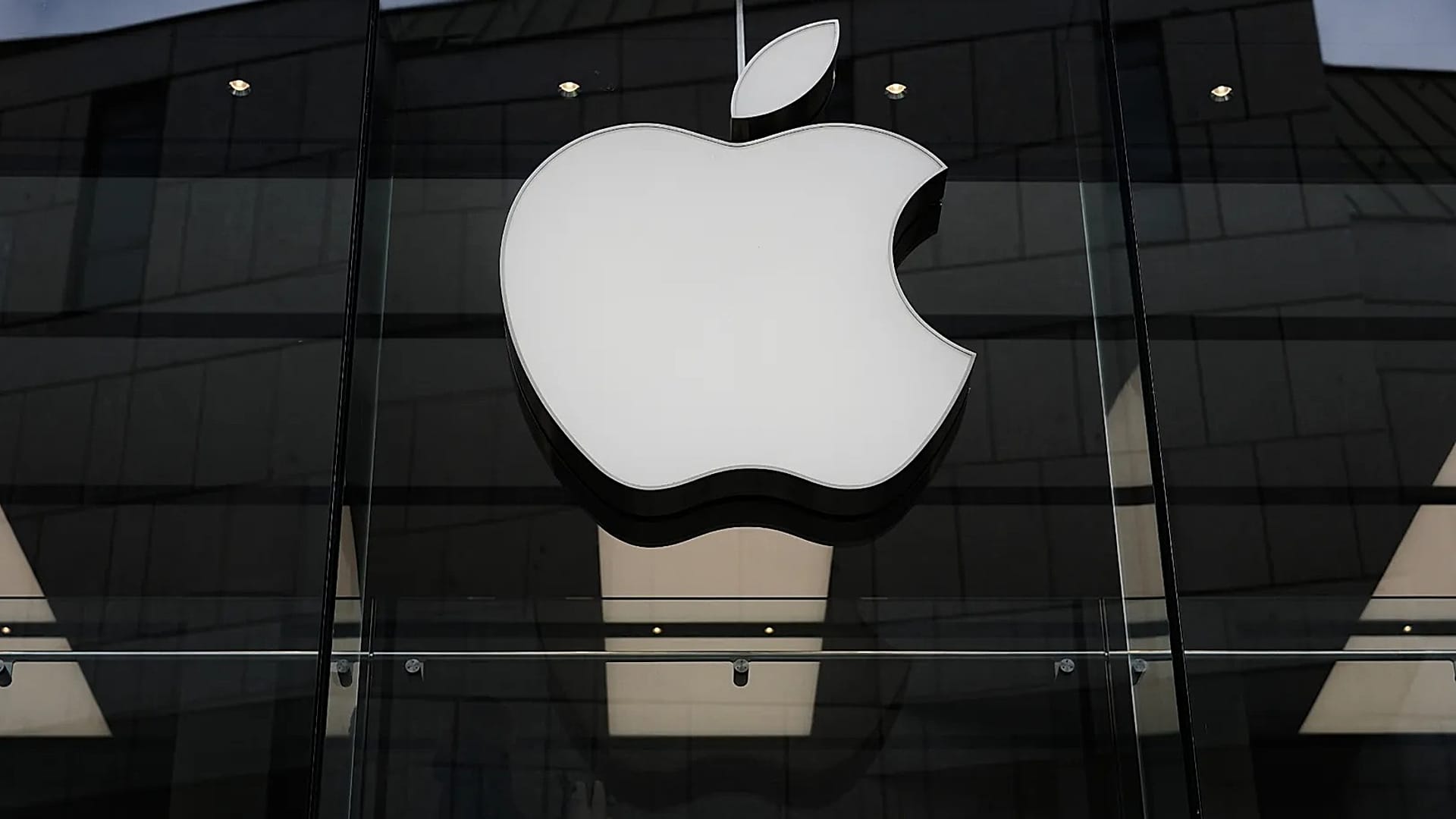 Акції Apple впали попри рекордний дохід через розчарування в прогнозах