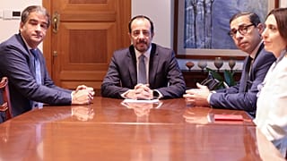 Ο Ειδικός Απεσταλμένος της Κομισιόν για το Κυπριακό, Ραφαέλε Φίτο, ο Πρόεδρος της Κυπριακής Δημοκρατίας, Νίκος Χριστοδουλίδης, και ο Κύπριος ΥΠΕΞ, Κωνσταντίνος Κόμπος