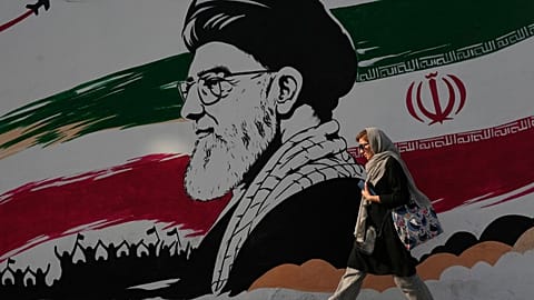 قاليباف يروي ما جرى بعد التأكد من مقتل خامنئي.. لماذا أُعلن الخبر قبل الموعد المخطط؟ 