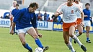 Foto d'archivio - Baresi controlla la palla durante un match contro l'Olanda