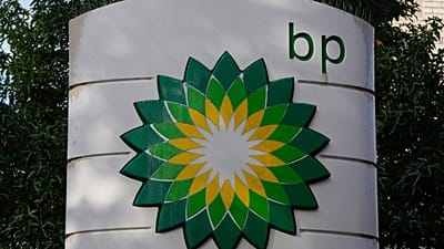 Logótipo da BP num posto de combustível em Londres, em 1 de novembro de 2022