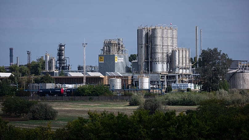 The EU still imports Russian fossil fuels.